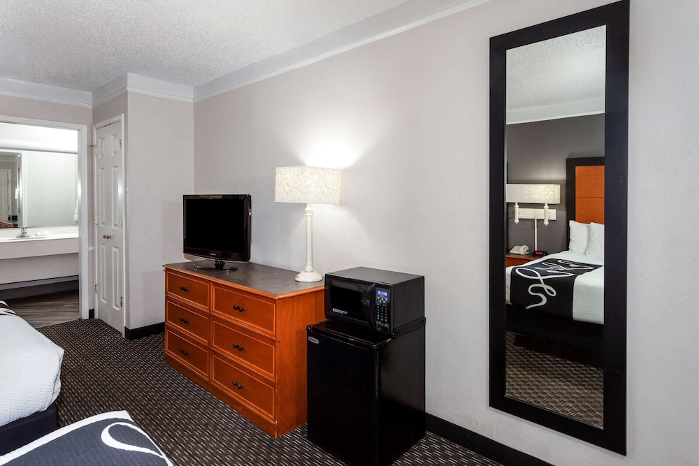 La Quinta Inn Laredo I-35 32/39