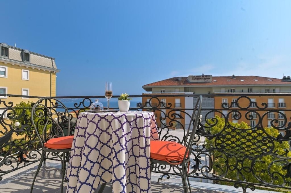 Hotel Gardenija 4/49