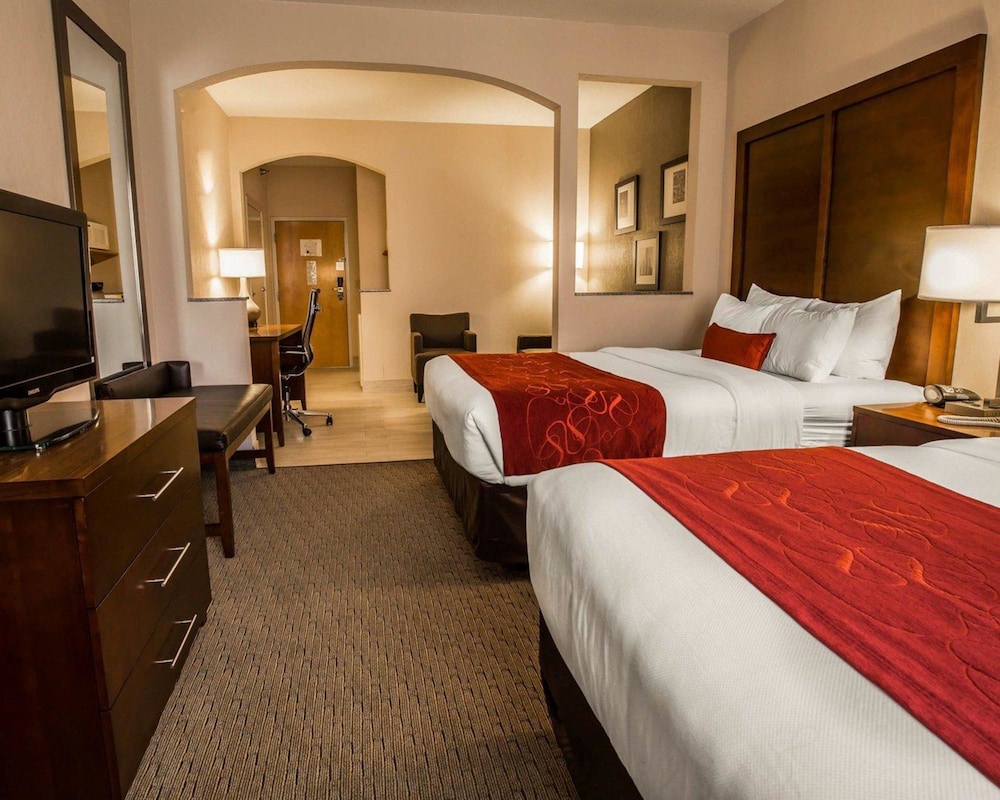 Spark by Hilton Stafford Sugar Land 6/40