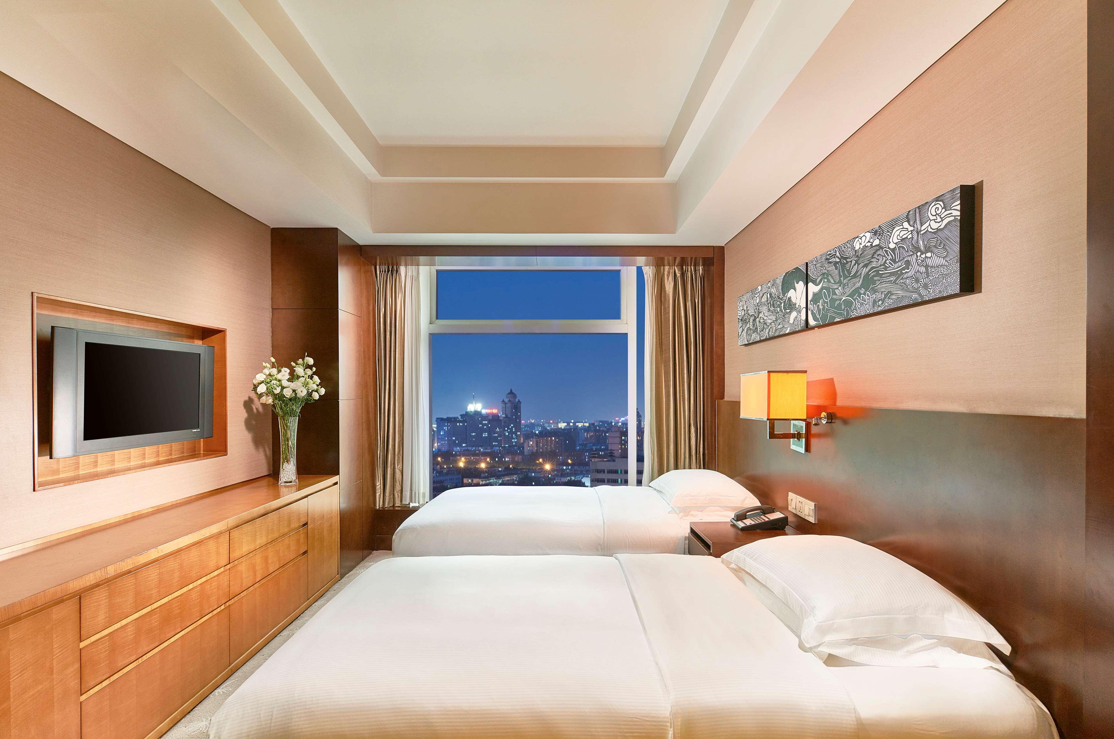 2 Bedrooms, Suite, King Bed
