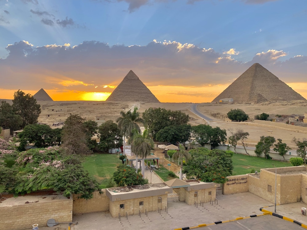 Sahara Pyramids Inn 45/50