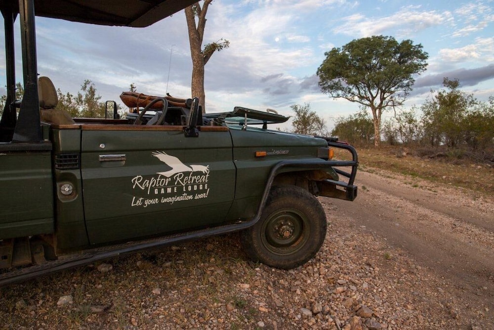 Raptor Retreat Game Lodge 19/24