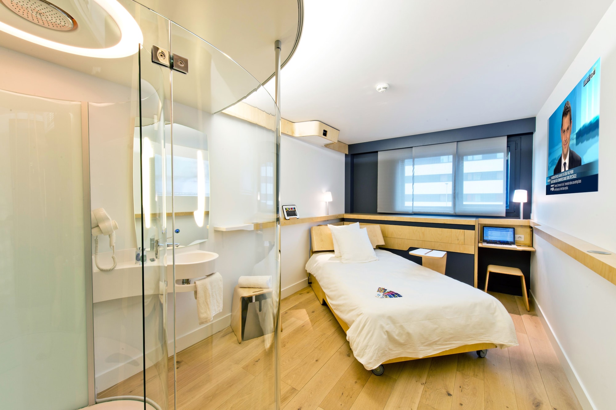 ROOM, SINGLE