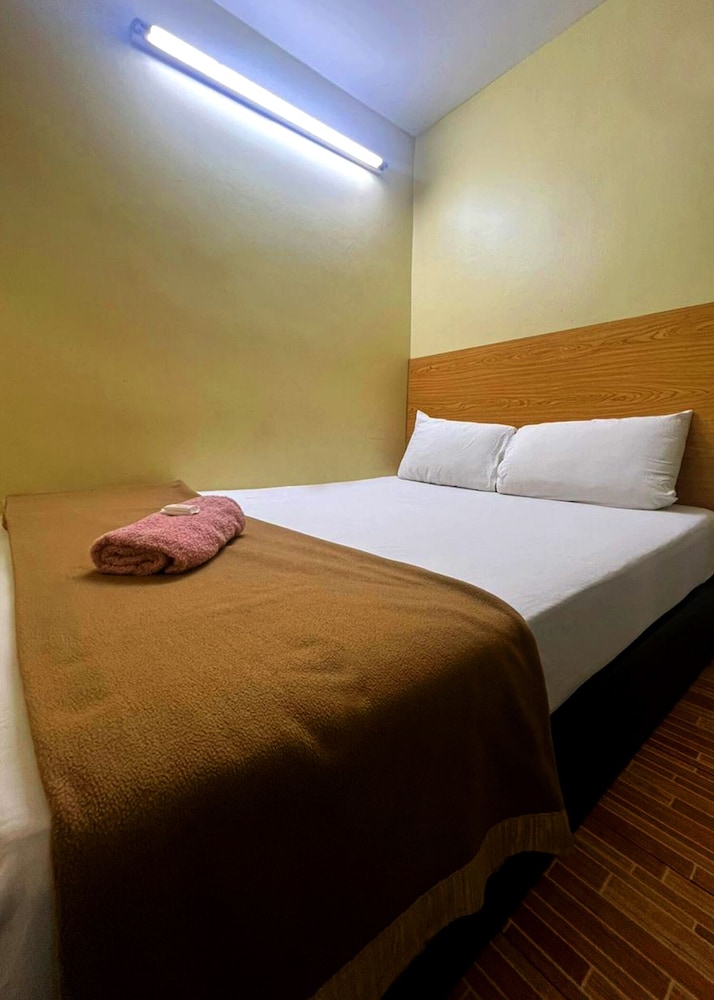 ROOM, DOUBLE BED