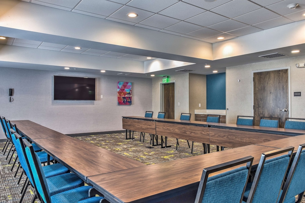 Hampton Inn and Suites Keene 40/47