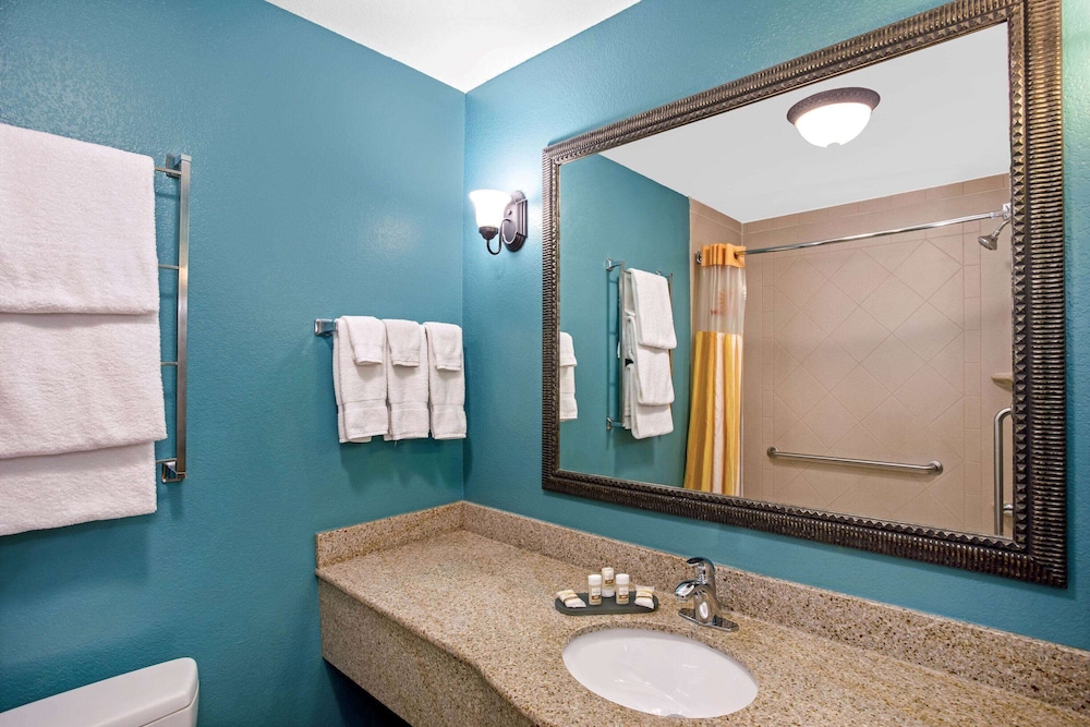 La Quinta Inn & Suites by Wyndham PCB Pier Park area 7/42