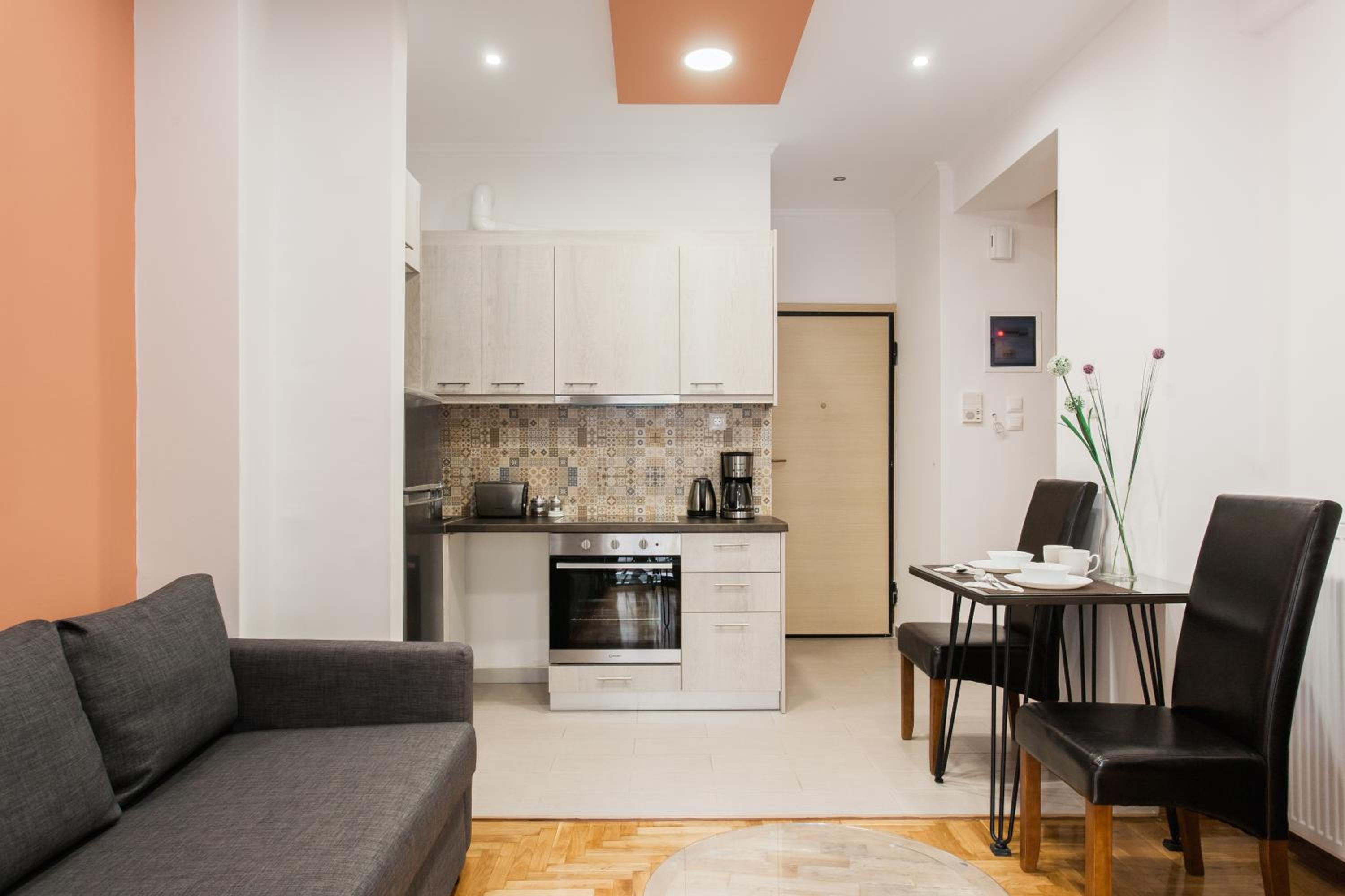 Nicholas Point Apartments and Rooms 8/26