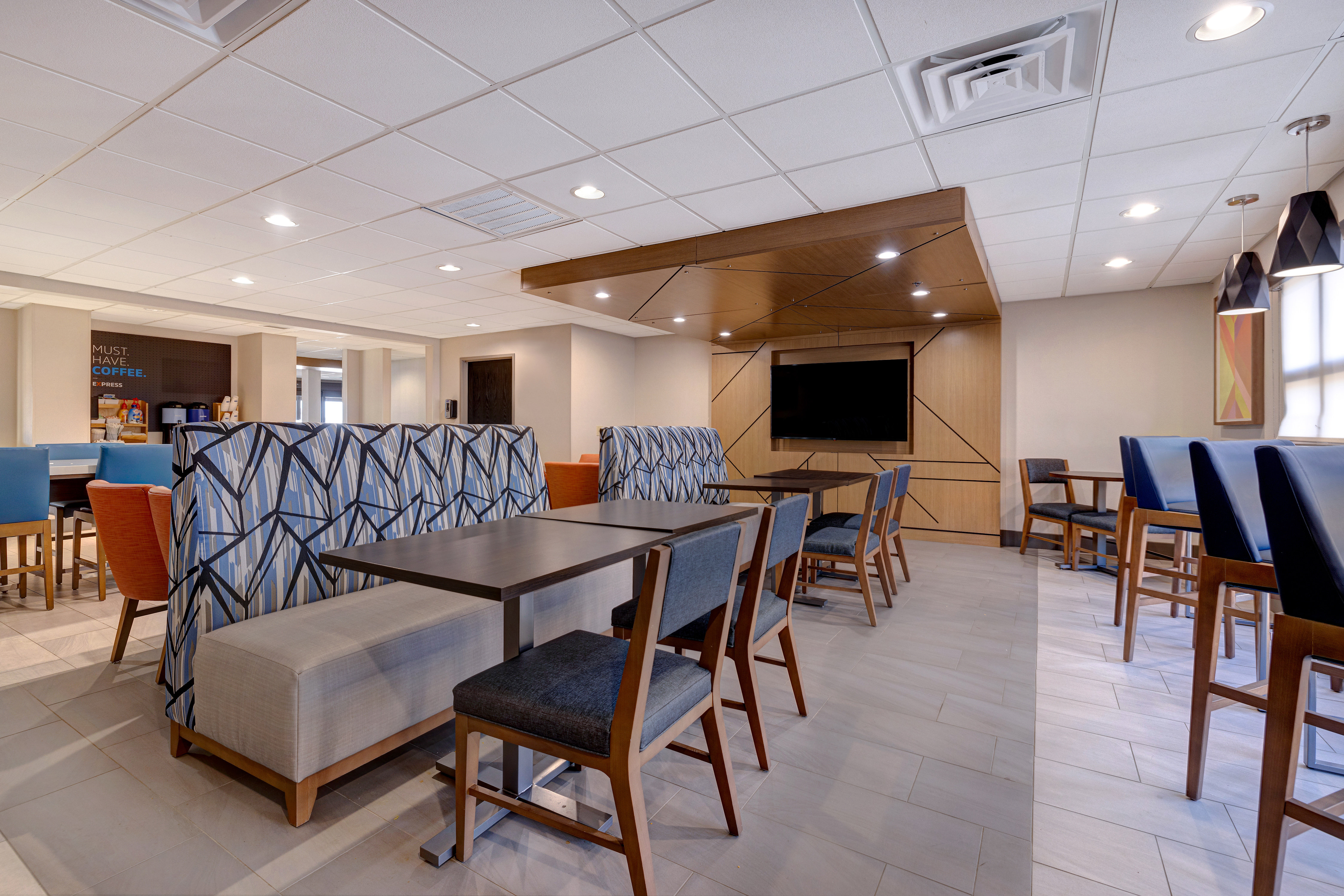 Holiday Inn Express & Suites Central Omaha, an IHG Hotel 44/50