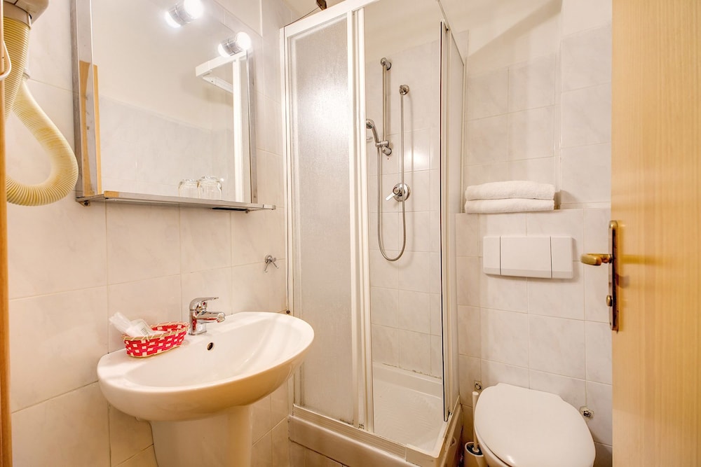 Giotto Flavia Hotel 33/36