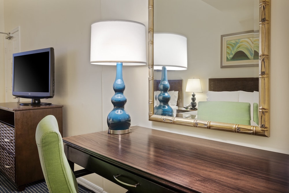 Holiday Inn & Suites Clearwater Beach S-harbourside 87/130