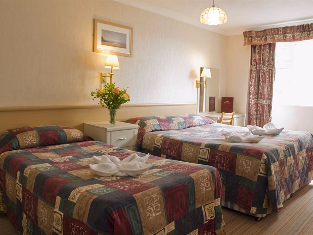 Denewood Hotel - Guest Accomodation 31/48