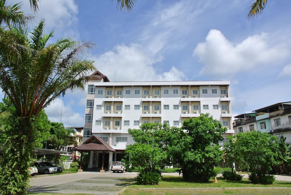 Nana Buri Hotel 3/38
