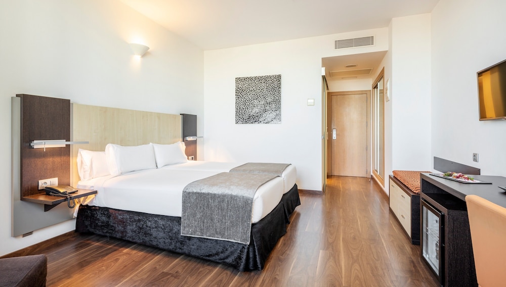 ROOM, DOUBLE BED