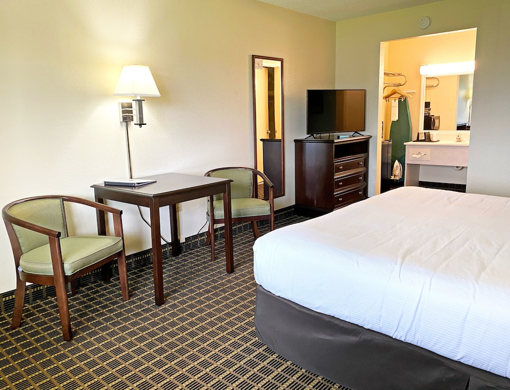 Roadstar Hotel Zephyrhills 24/45