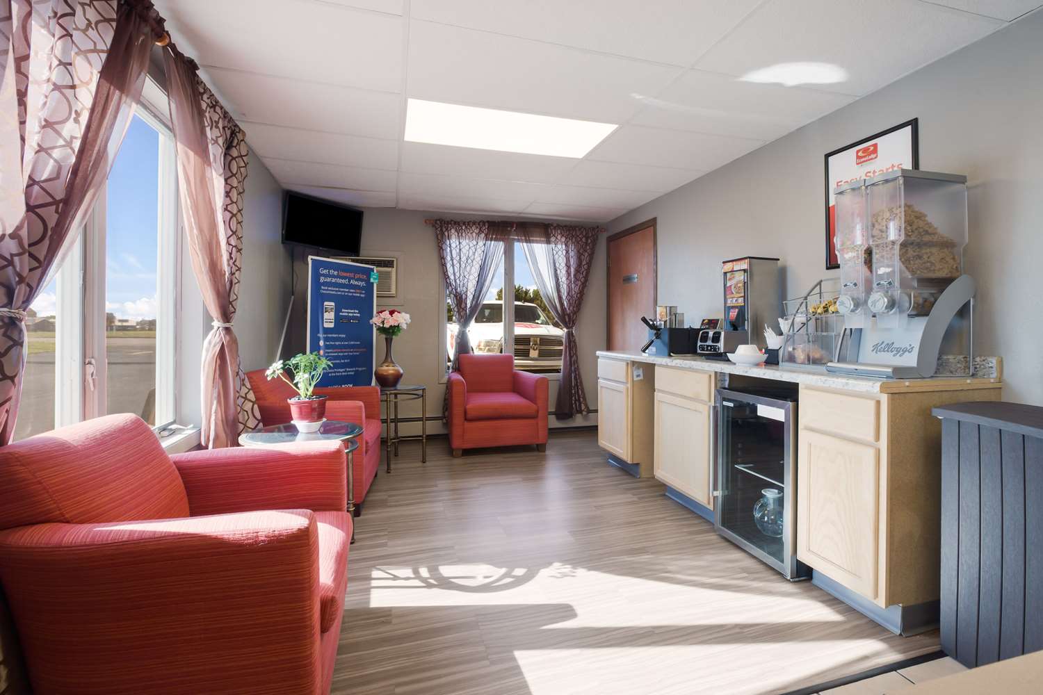 Econo Lodge Inn & Suites Escanaba North 9/14