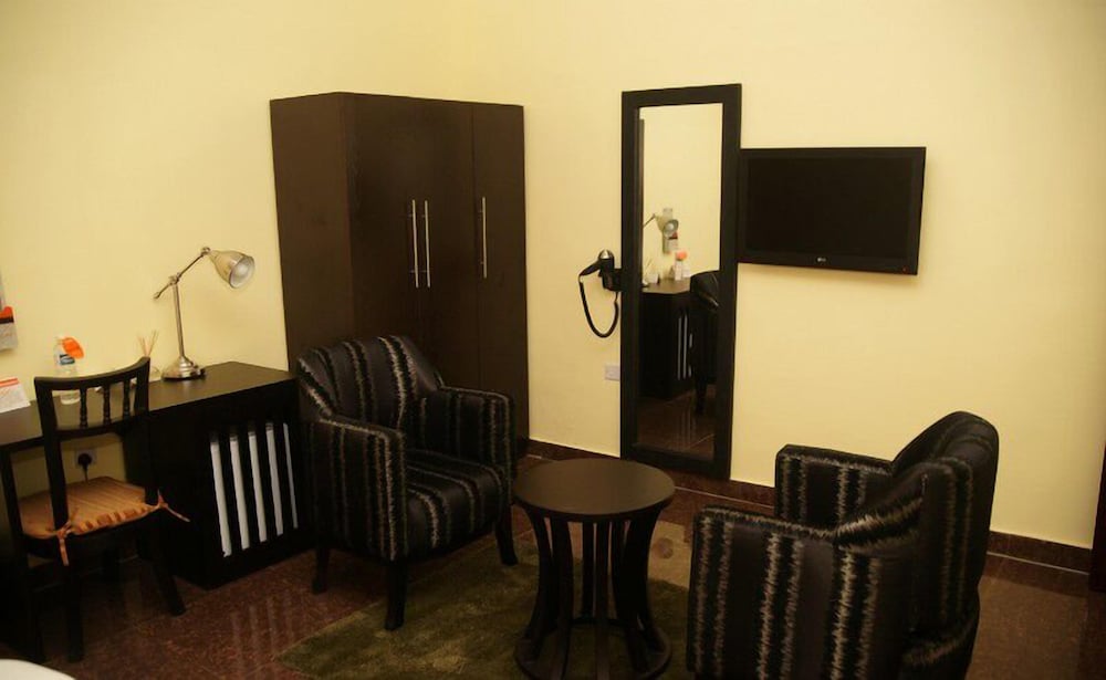 Ellis Suites Limited 27/28