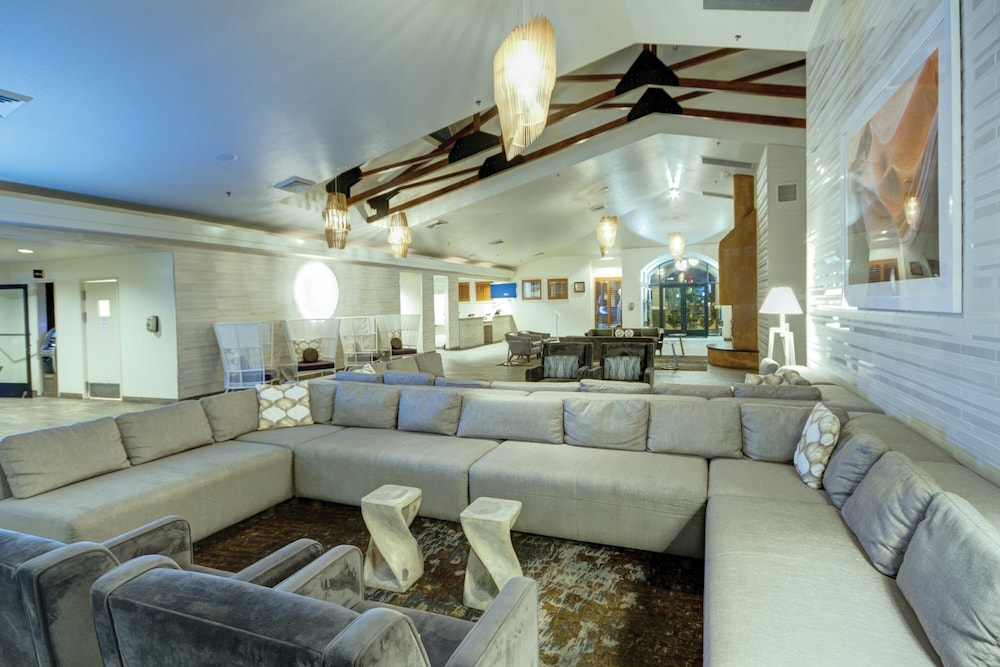 Desert Rose Resort 33/47