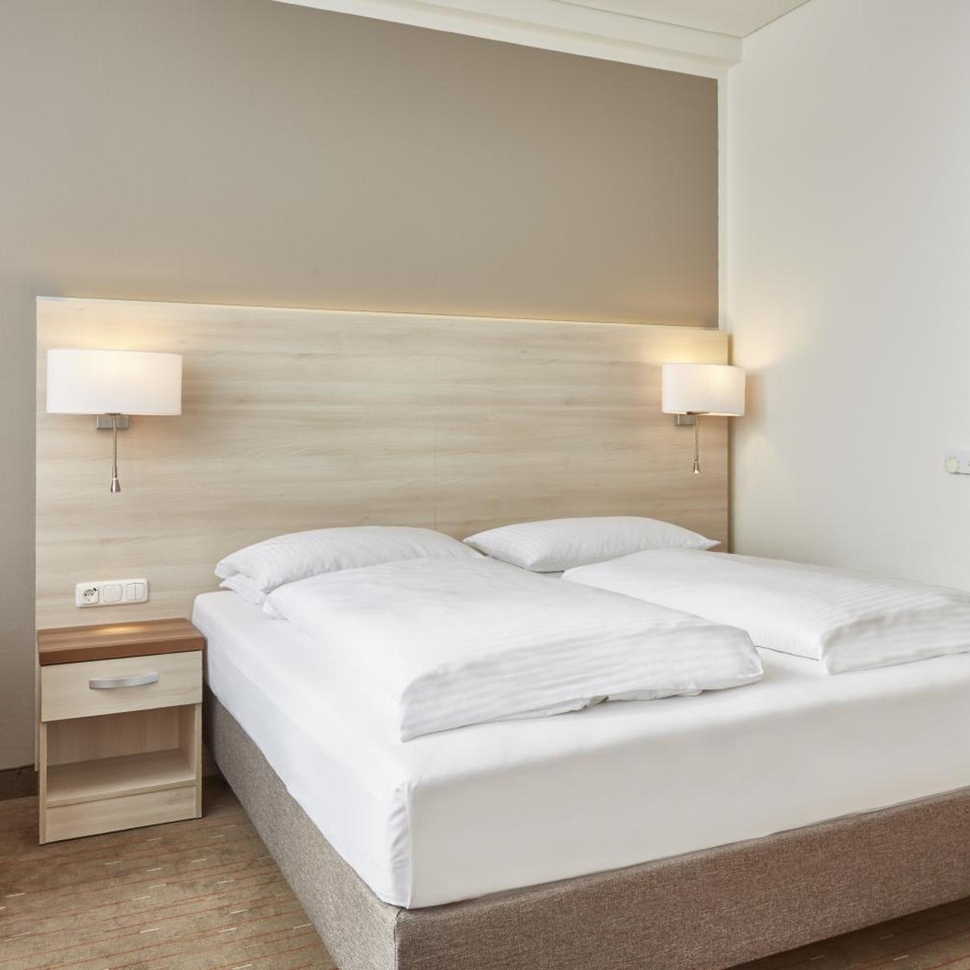 BUSINESS, DOUBLE BED