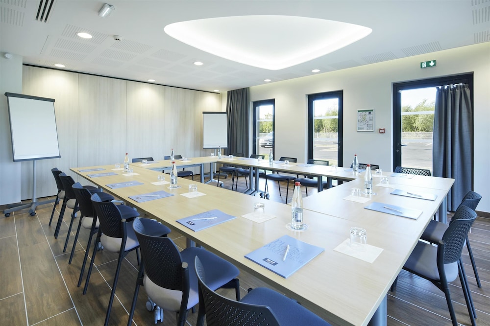 KYRIAD PRESTIGE PAU - ZENITH - PALAIS DES SPORTS 48/54