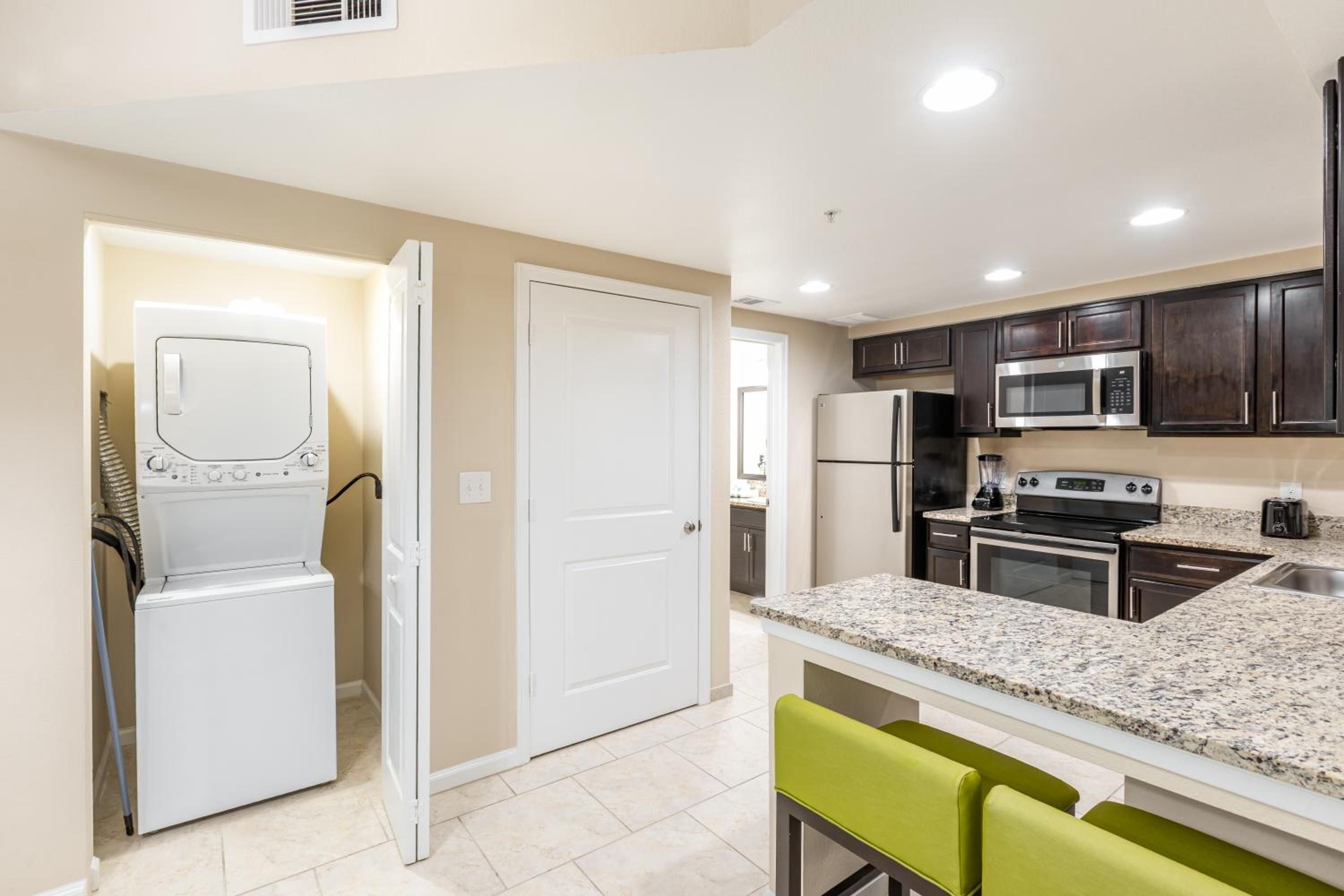 1 Bedroom, Suite, Fireworks View, Kitchen، Vacation Village At Parkway 5/6