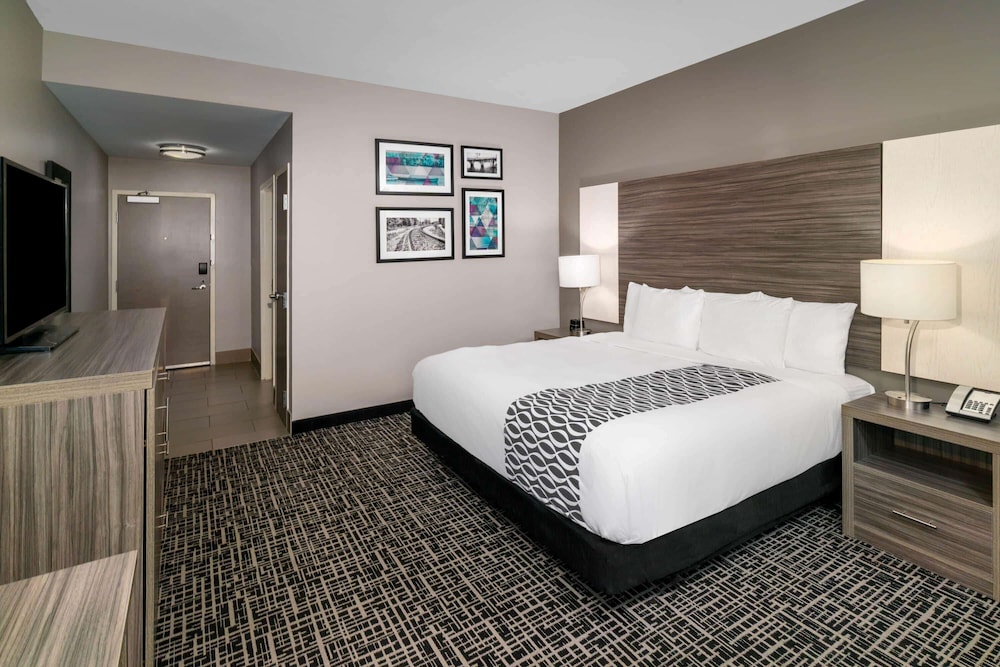 La Quinta Inn & Suites by Wyndham Forsyth 15/45