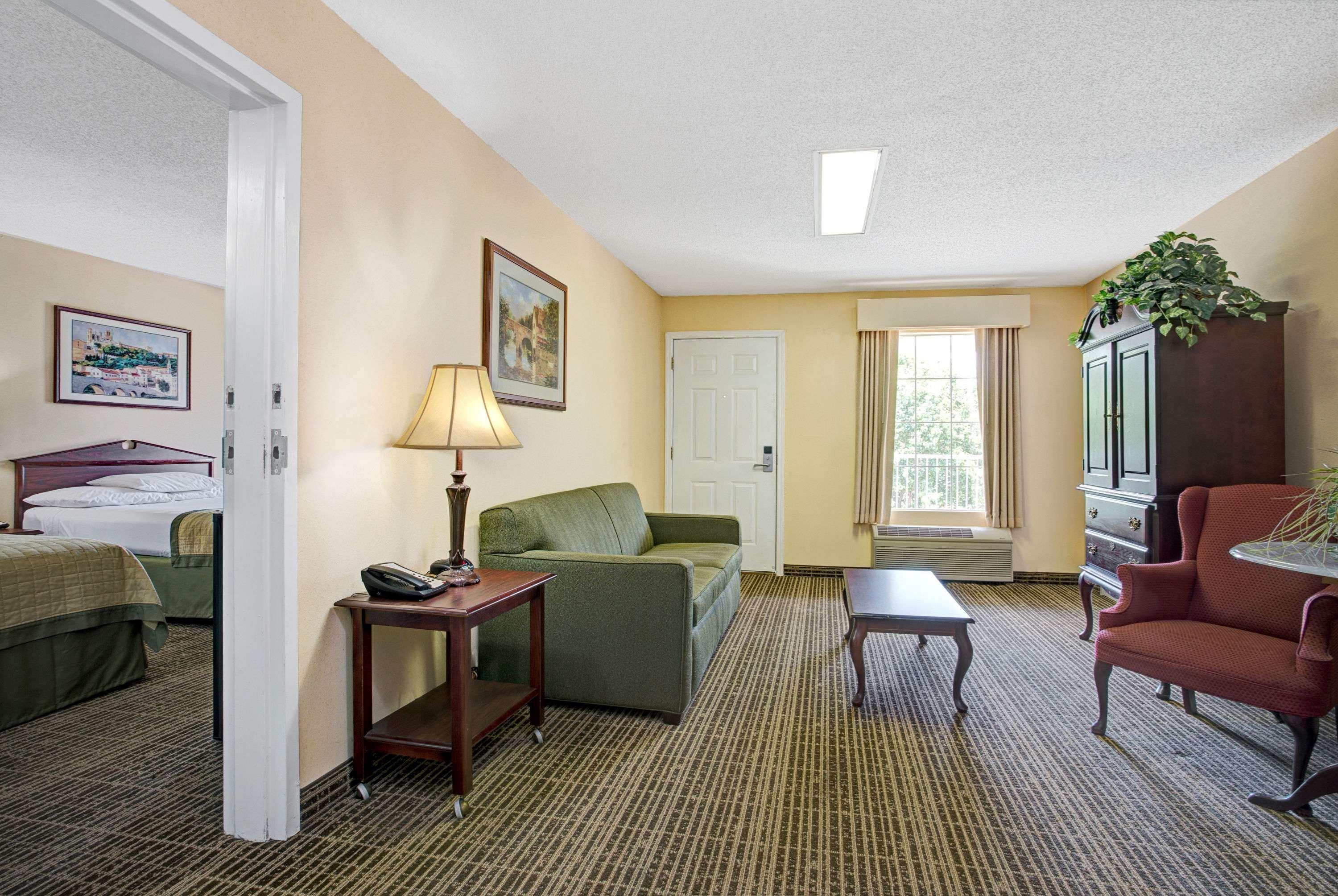 Baymont by Wyndham Smithfield 9/16