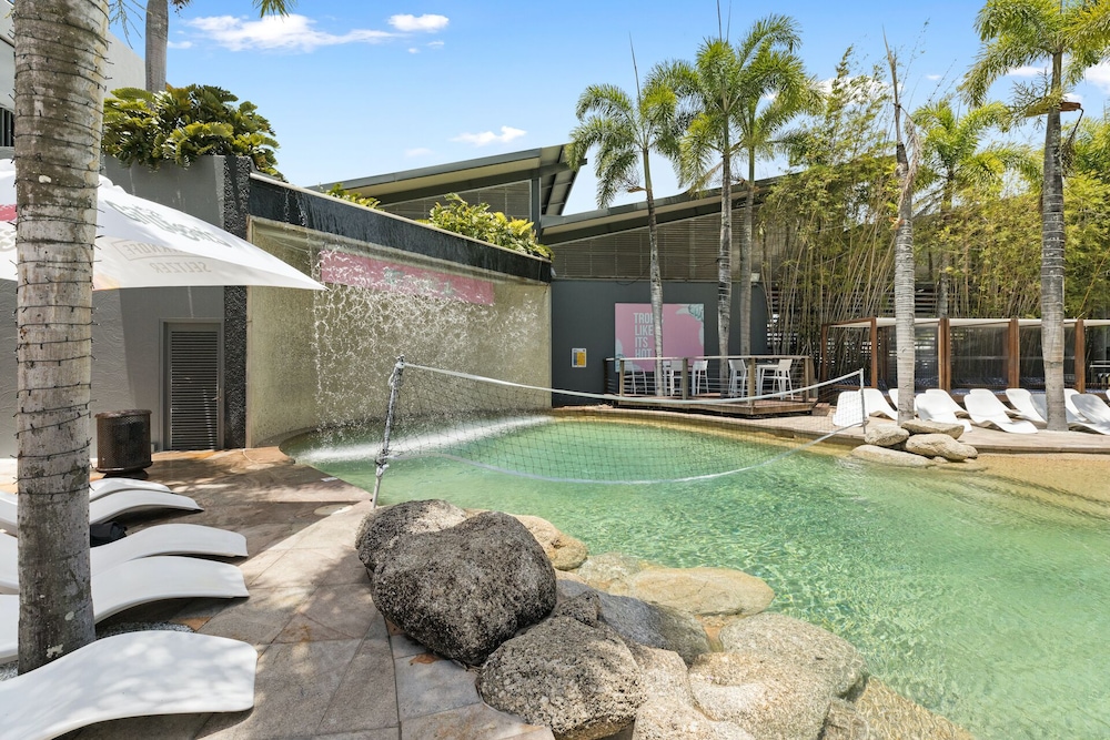 Gilligan S Backpackers Hotel Resort Cairns 30/65