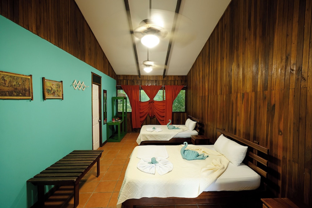 Turtle Beach Lodge 33/50