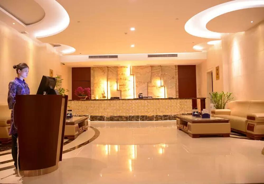Avant-Garde Hotel 5/50