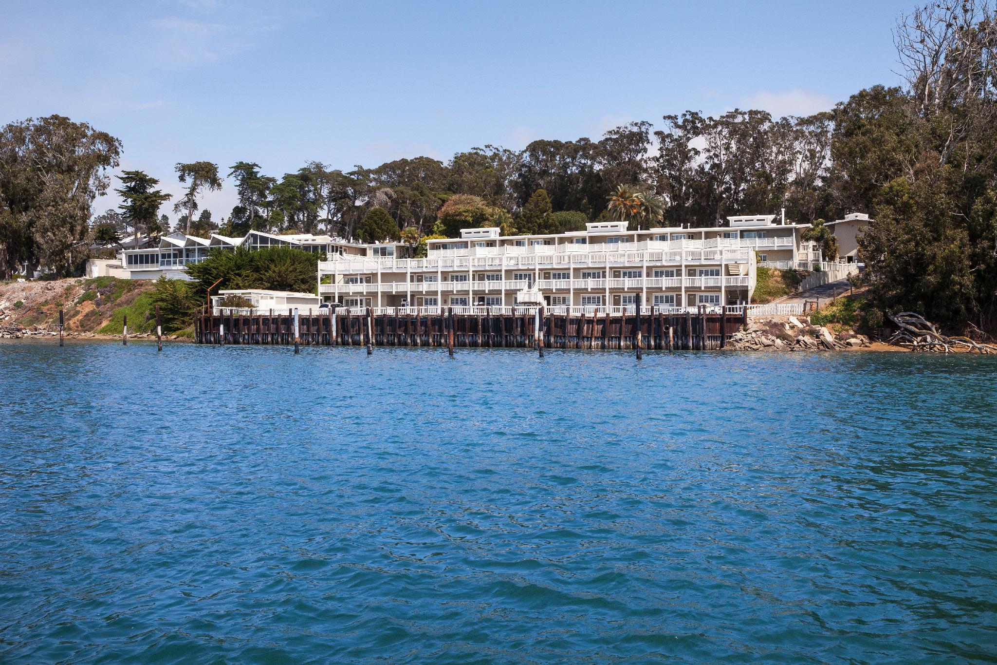 Deluxe, King Bed, Partial Bay View