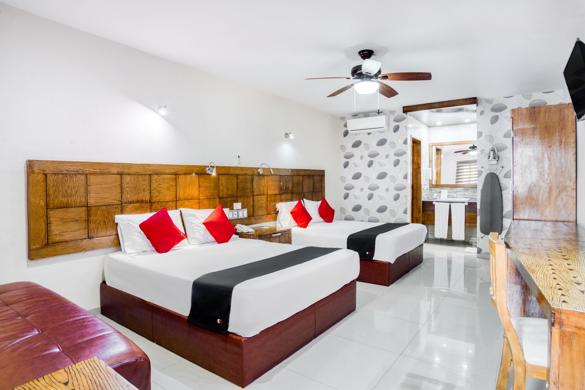 LUXURY, 2 QUEEN BEDS