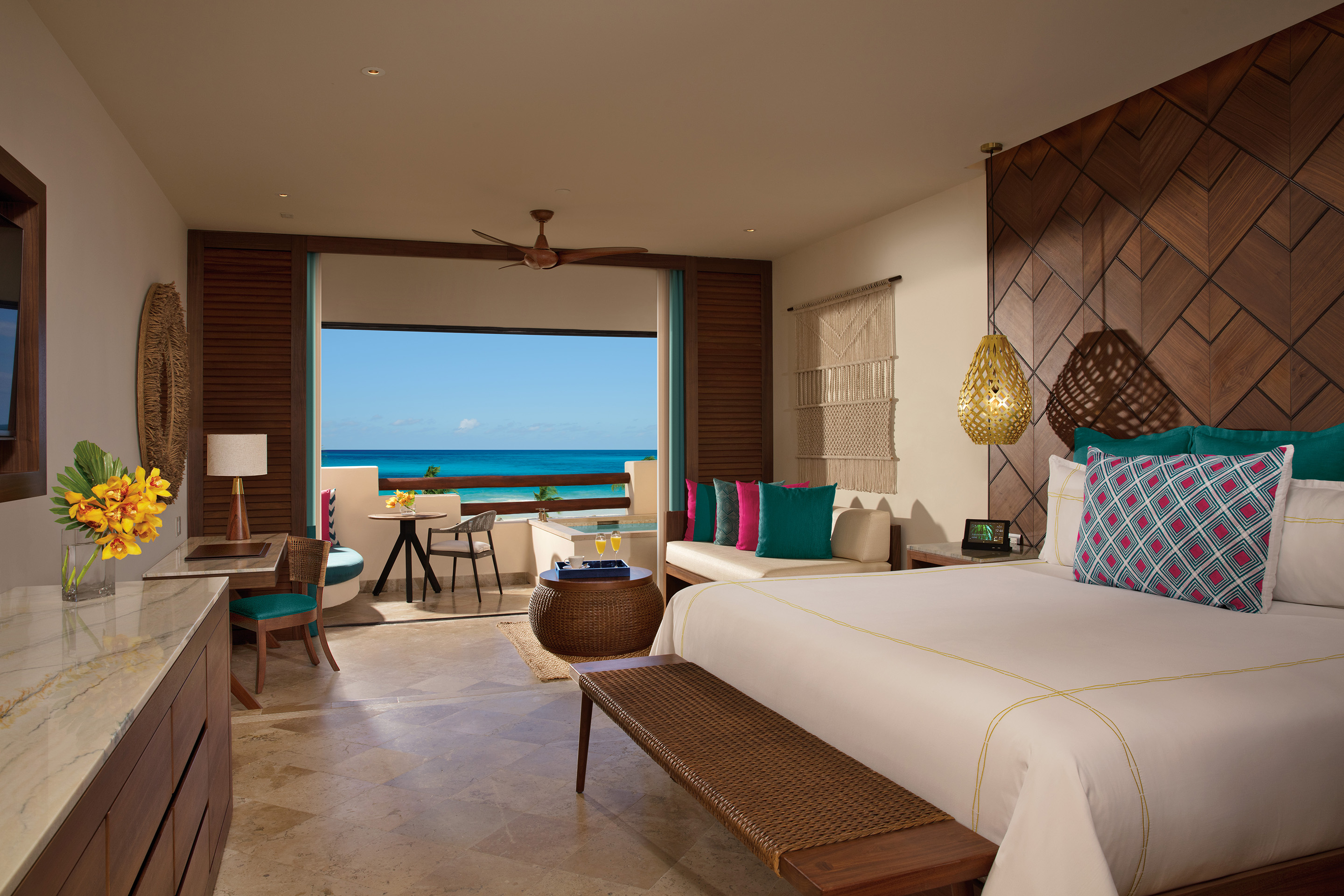 Junior Suite, King Bed, Ocean Front