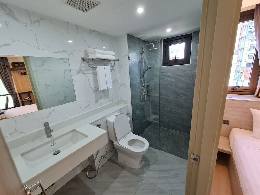 Thana Wisut Hotel 45/49