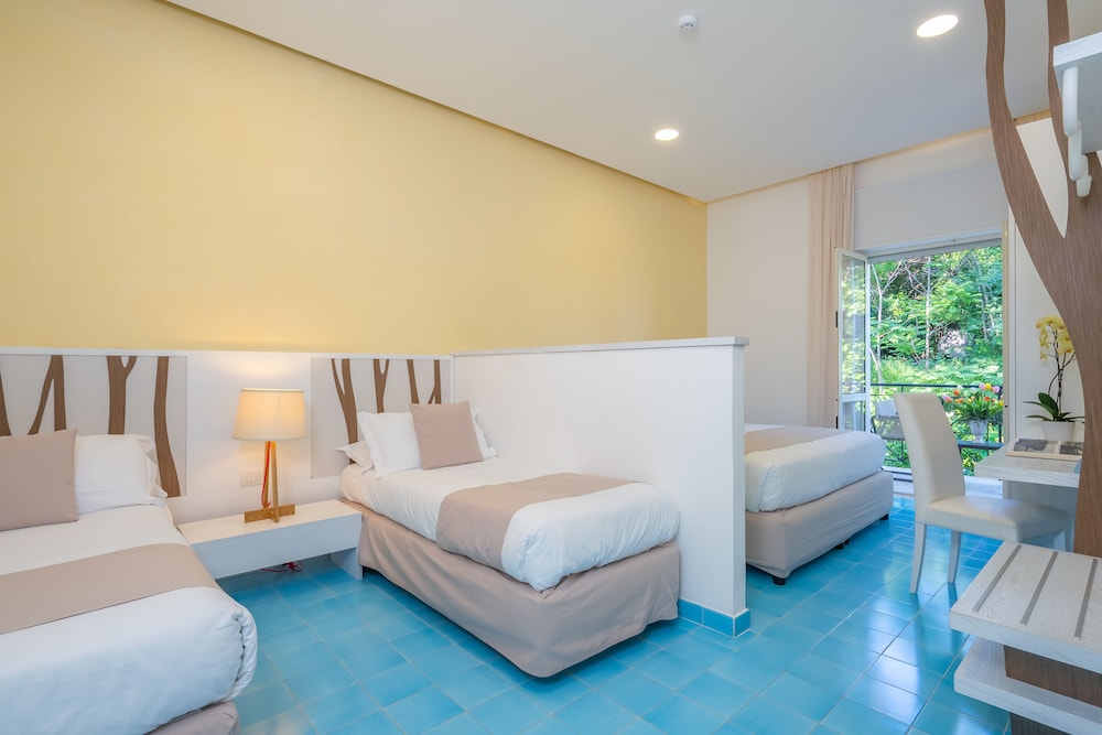 DELUXE, FAMILY, RESORT VIEW, TERRACE