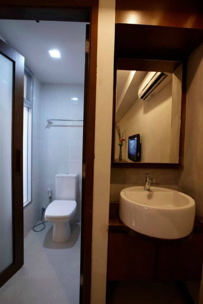 Collection O The Bangkok Cha Cha Suite 56/56