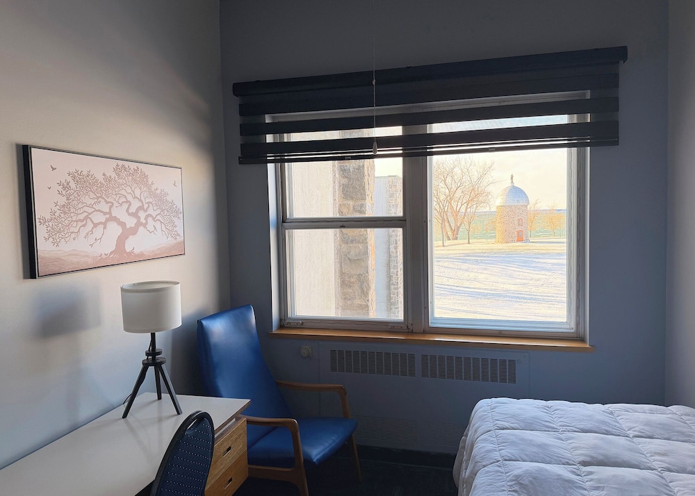 ECONOMY, SINGLE, SINGLE BED, SHARED BATHROOM