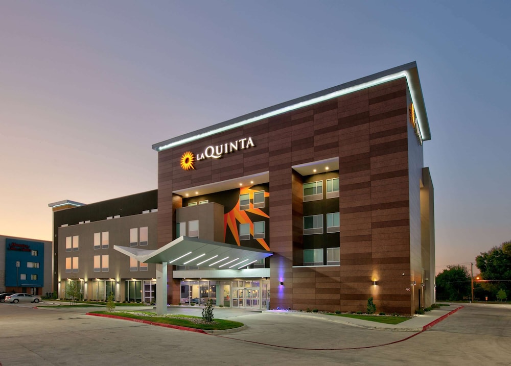 La Quinta Inn & Suites by Wyndham Dallas/Fairpark 3/40