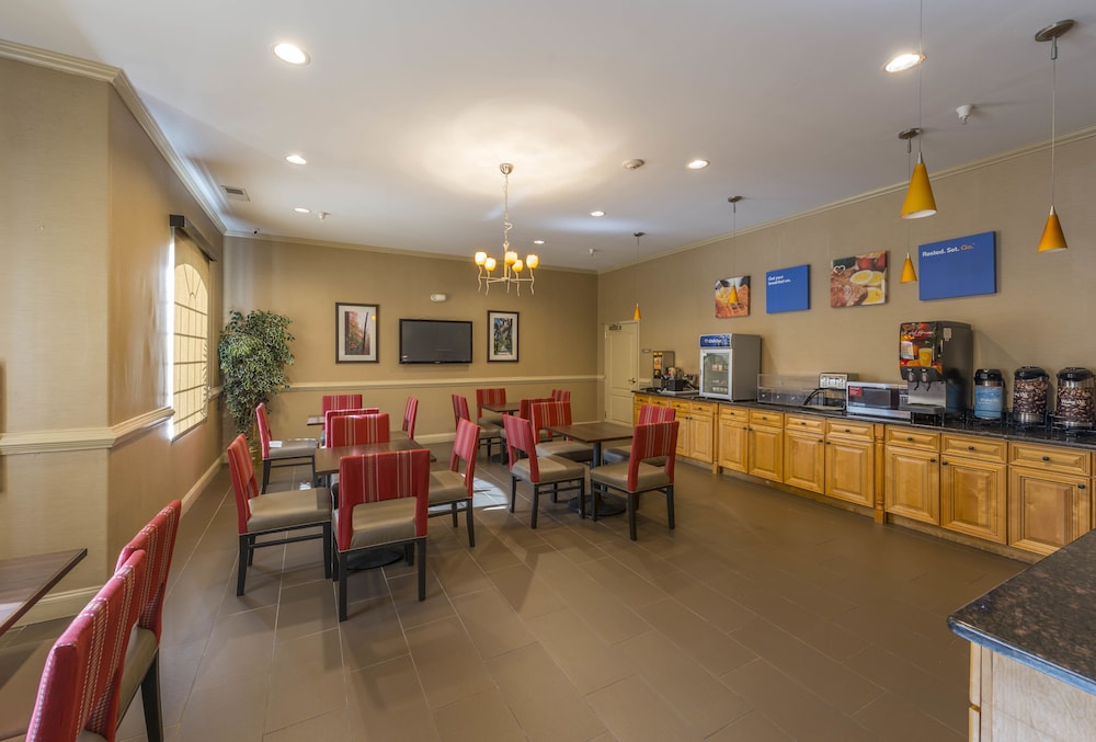 Comfort Inn & Suites Villa Rica, GA 37/47
