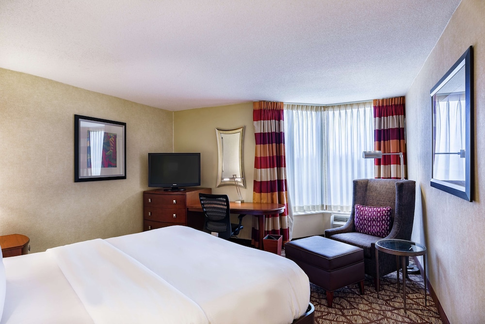 DoubleTree by Hilton Hotel Johnson City 16/61