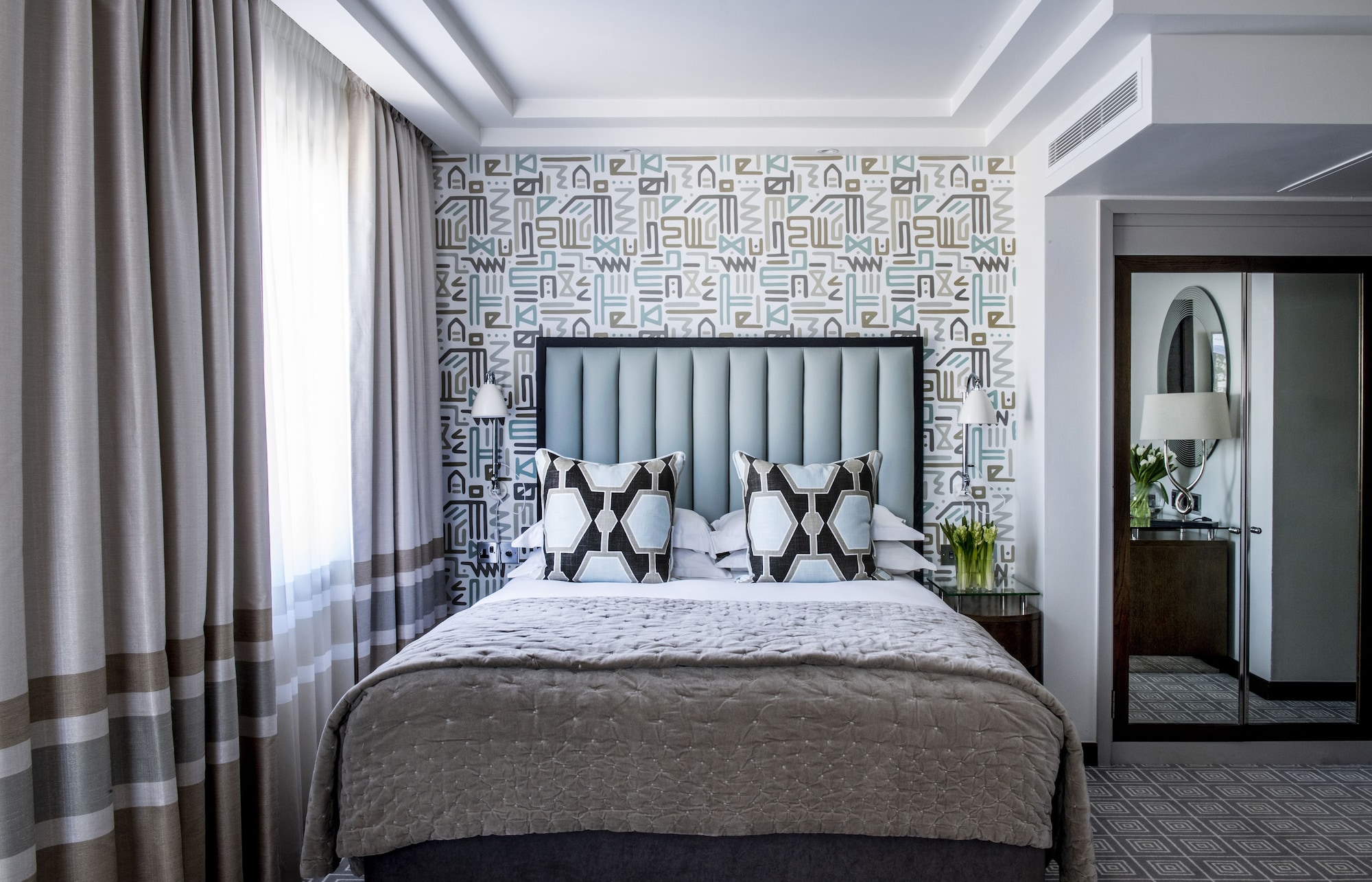 DELUXE, QUEEN BED