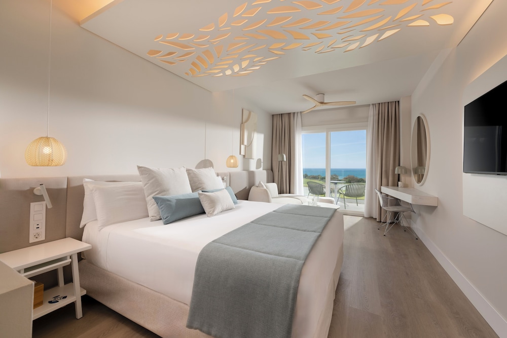 غرفة ديلوكس بإطلالة على البحر مفردة بسرير مزدوج، Amare Beach Hotel Sancti Petri 4/10