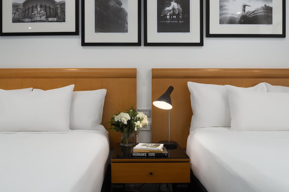RYDGES WORLD SQUARE 25/66