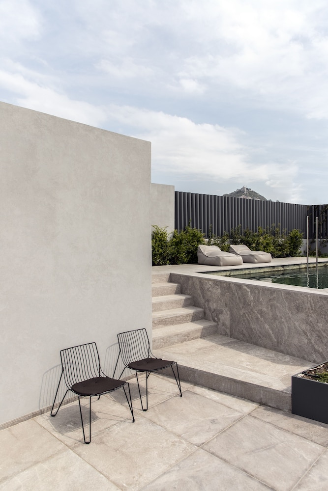 Perianth Hotel 40/61