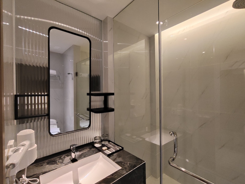 Grand Whiz Hotel Praxis Surabaya 36/43