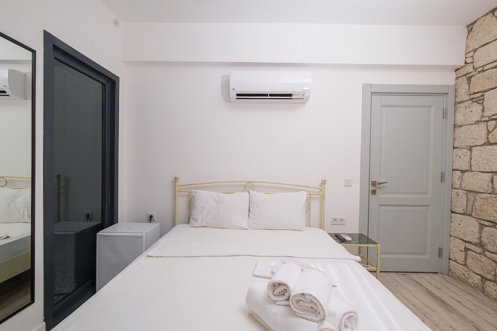Kybele Alacati 18/50