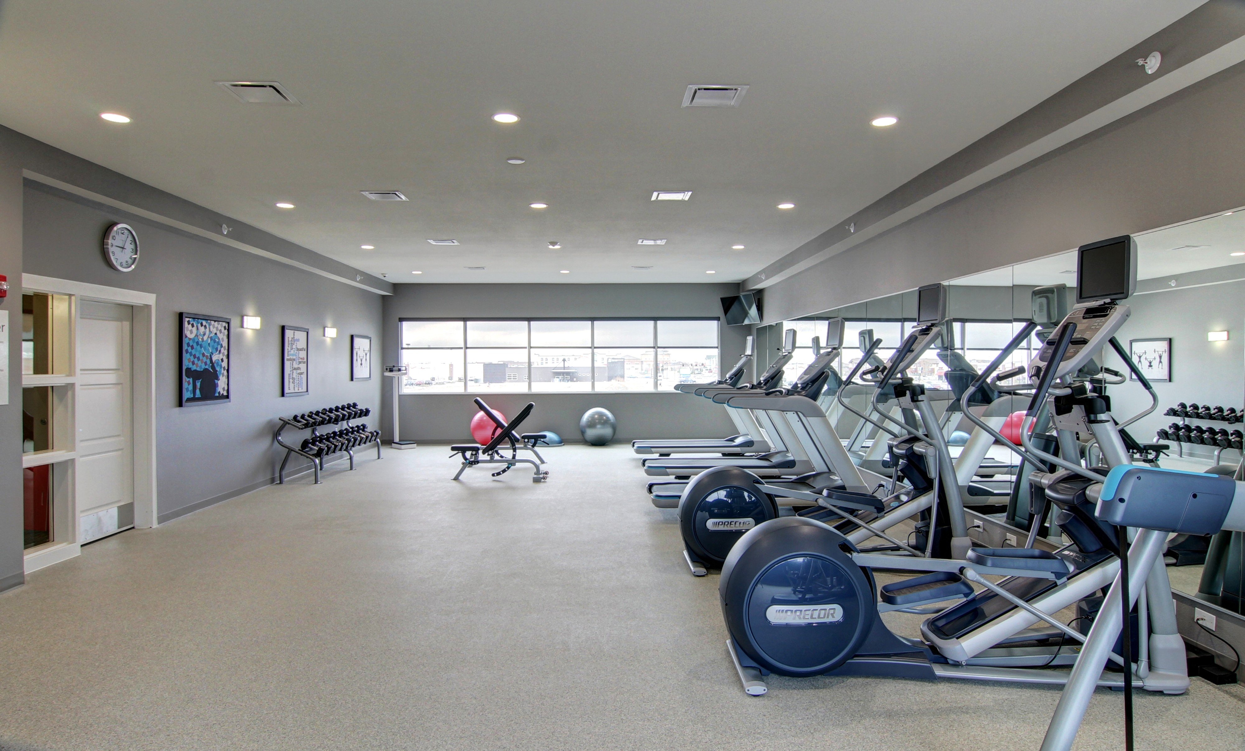 Holiday Inn Express Fargo SW - I-94 Medical Center 33/52