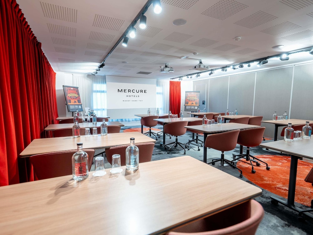 Mercure Paris Massy Gare TGV 53/76