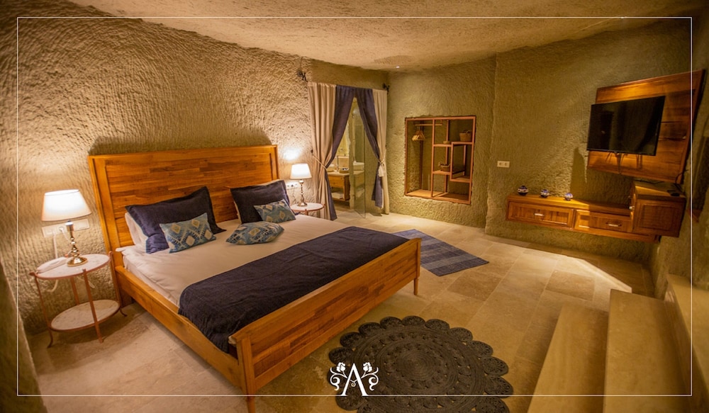 Azure Cave Suites 12/50