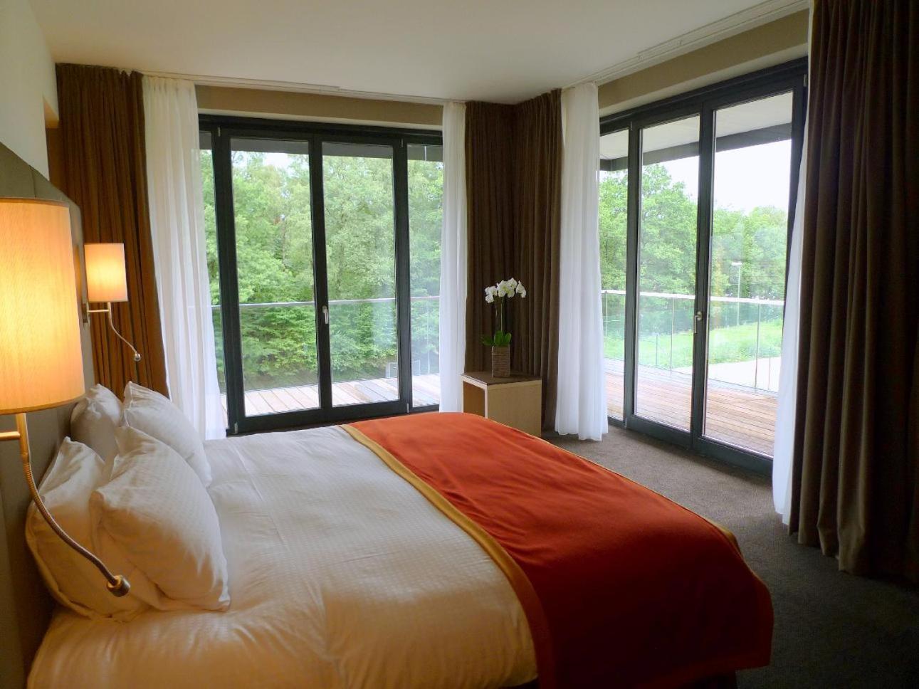 Executive, Suite