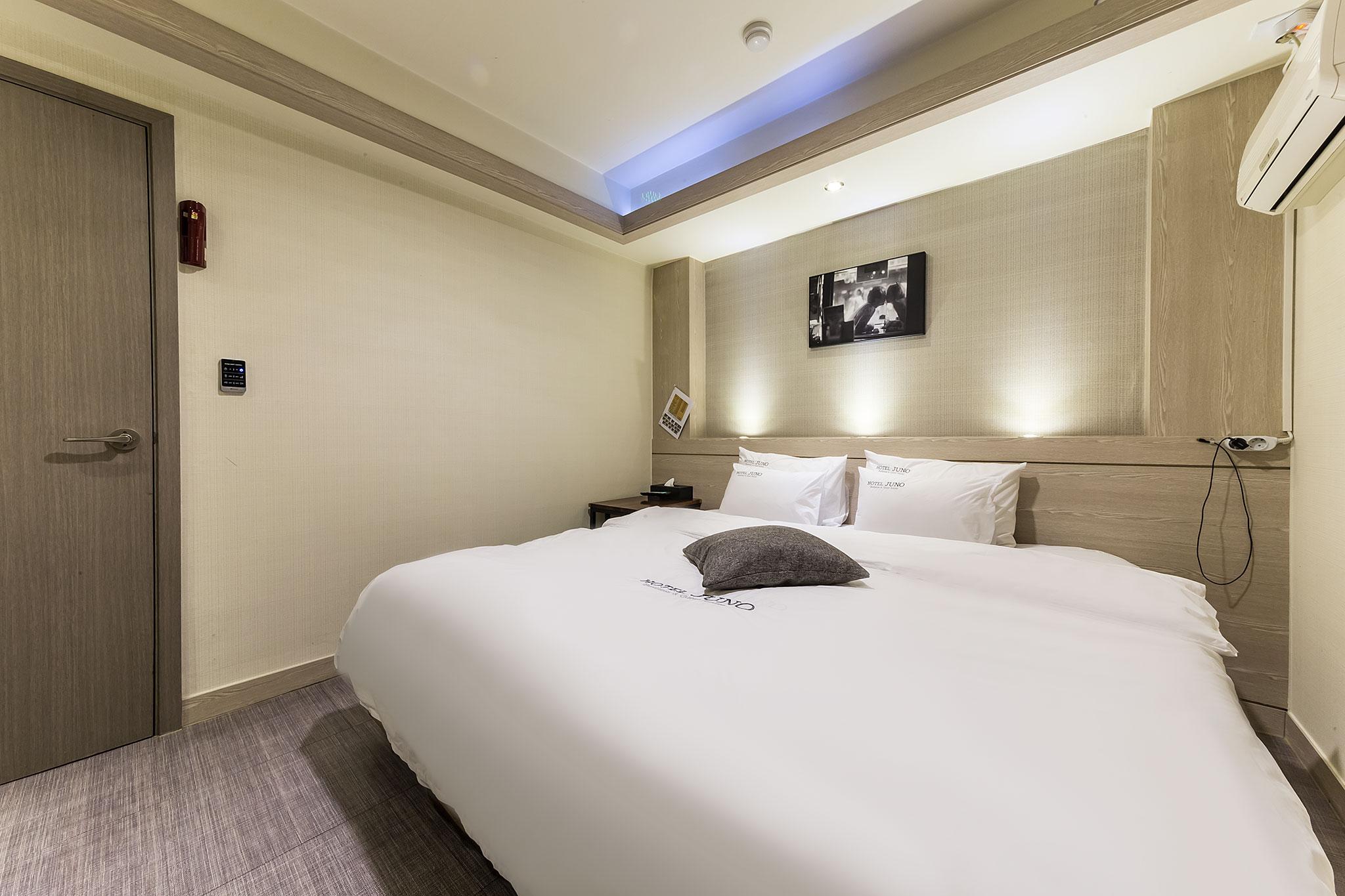 Hotel Juno 10/19